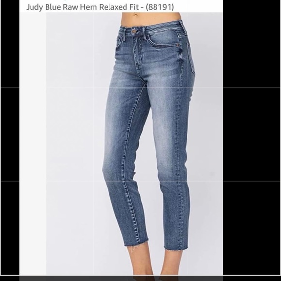 Judy Blue Denim - NWOT Judy Blue Raw Hem Relaxed Fit jeans Sz 9/29